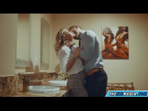 ❤️ Kur një bjonde me bukë ju josh në një banjë publike ️❌ Super pornografi në sq.chengchengsm4.top